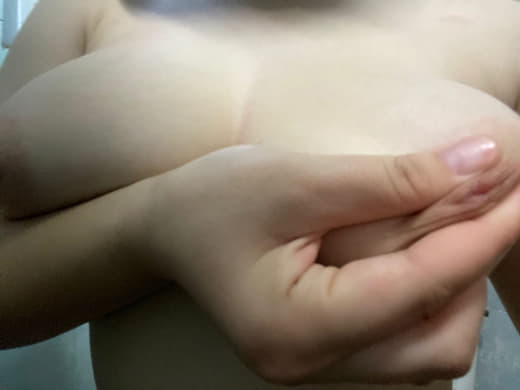 【2023-05-11】My master playing with my boobs..😅.m4v